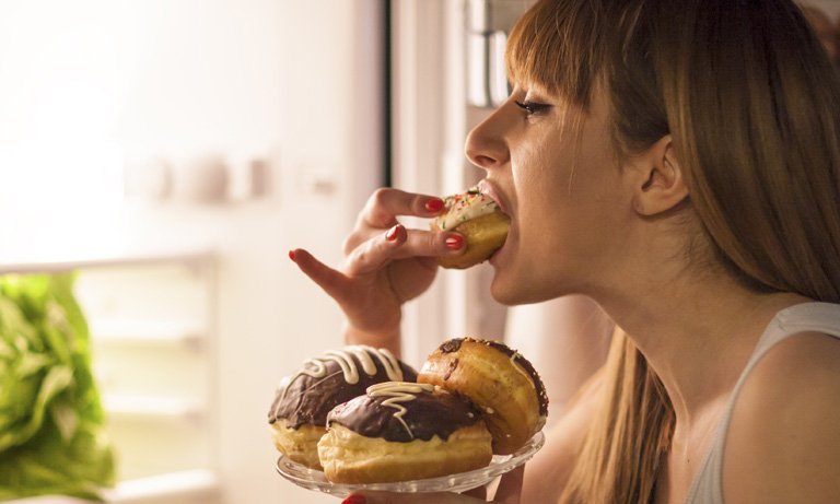 Binge eating: quando il piacere del cibo si trasforma in dipendenza